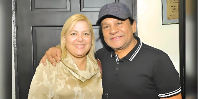 Roberto Duran and his wife Mia Felicidad Iglesias smiling, depicting strong husband-wife bond
